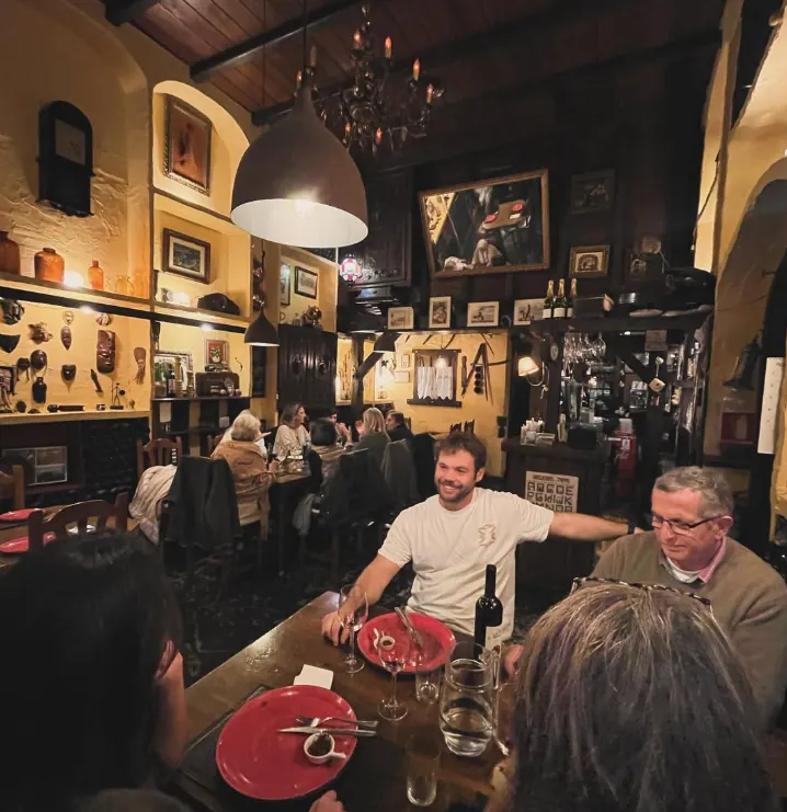 Interior de una taberna de Málaga